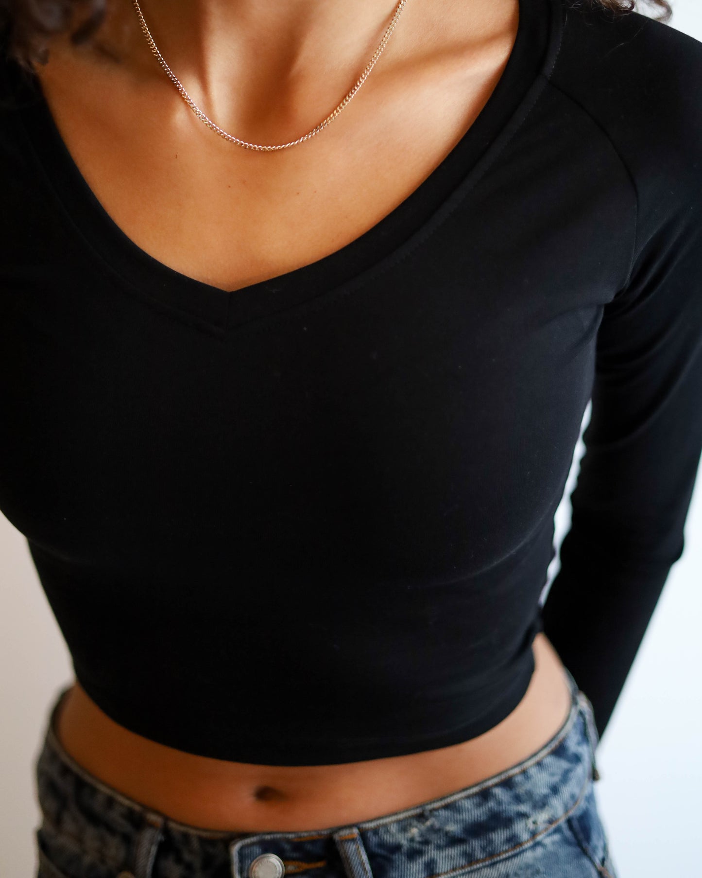 V Shape Long Sleeve Top (Black Cropped)